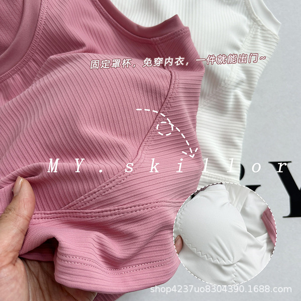 Vest for yoga with a round collar
