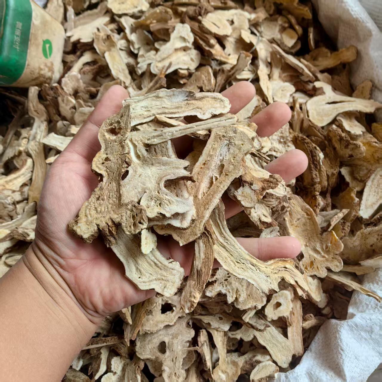 Bai Zhu Powder White Atractylodes Rhizome Fine Ground Herbal Powder 1000g Culinary and TCM Use quality and texture