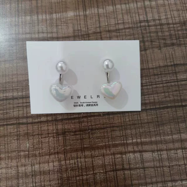 Mermaid Ji Love Pearl Earrings