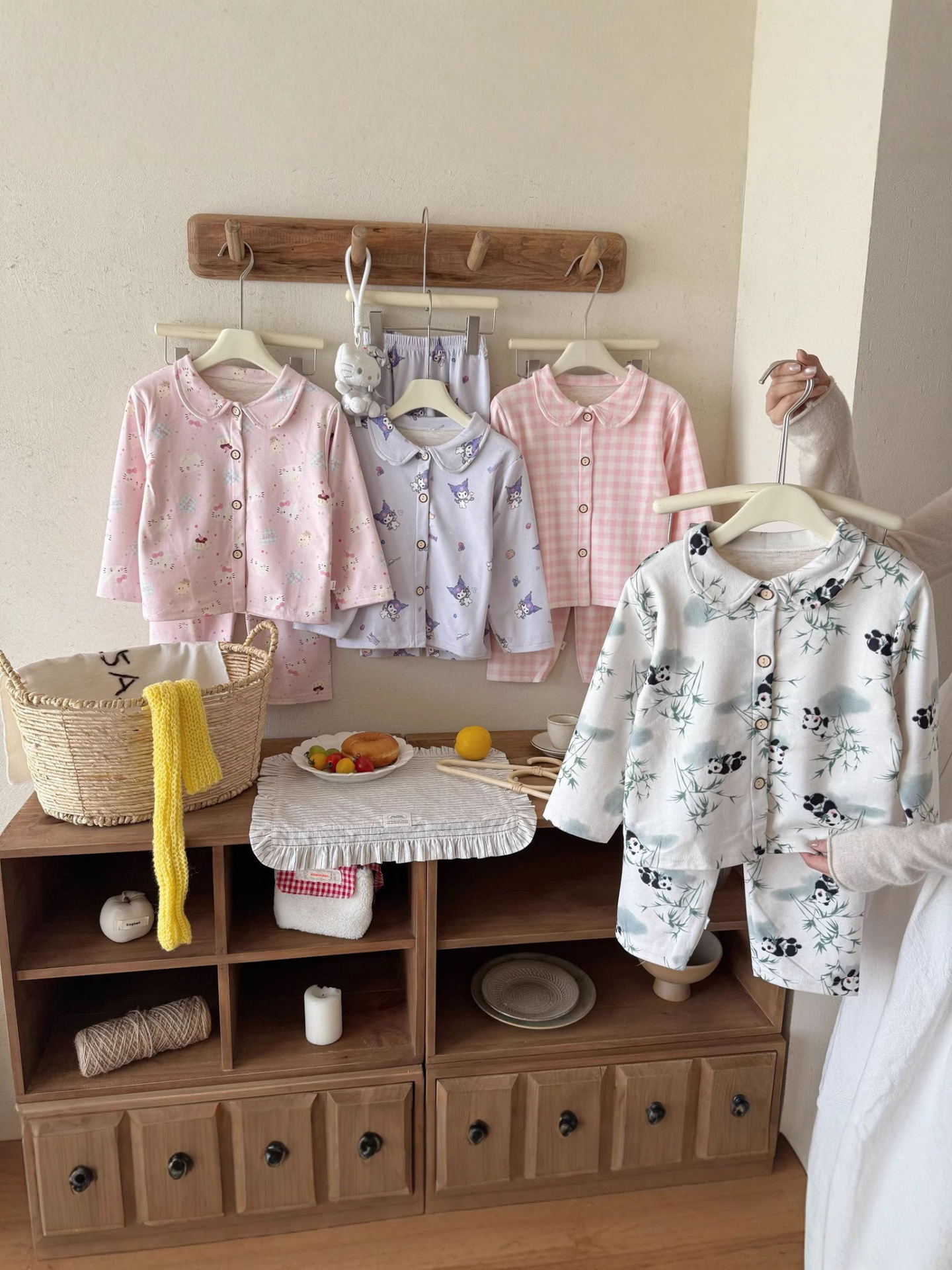 Niños primavera y otoño pijamas de terciopelo niños dibujos animados manga larga juego de ropa de casa dos juegos de cardigans con solapa