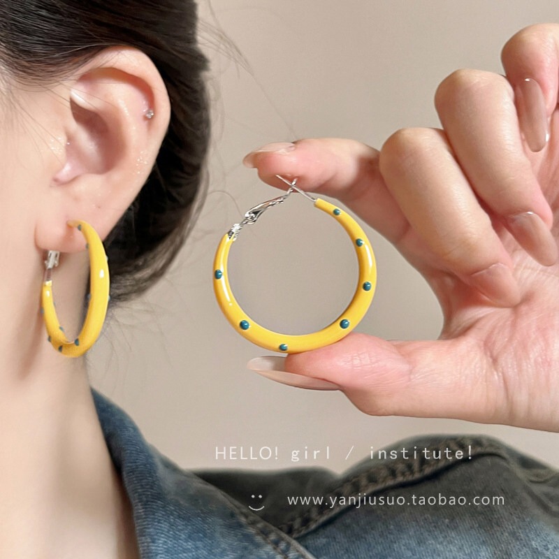 Fresh and Simple Yellow Polka Dot Hoop Earrings for Women, 2026 New Popular Style, High-End Earrings, Stunning Dopamine Ear Accessories