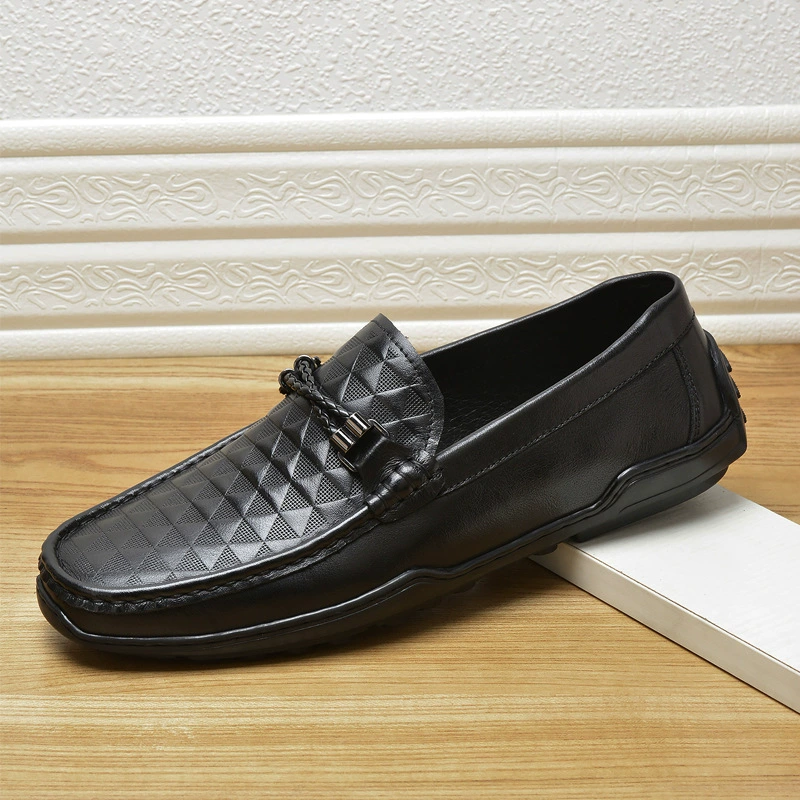 Популярные весенне-летние туфли из натуральной кожи с тиснением, легкие, мягкие и удобные, дышащие мужские кожаные туфли на плоской подошве от производителя оптом.
