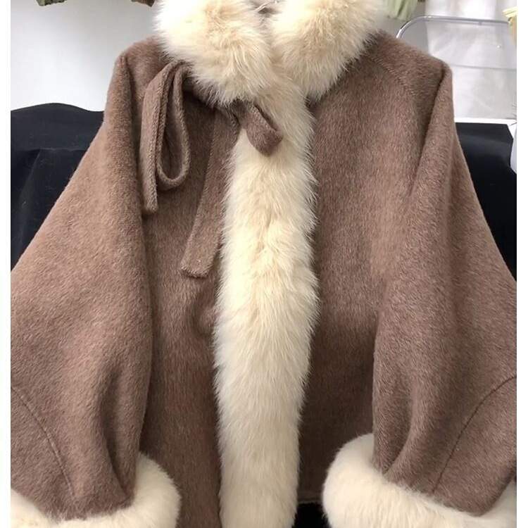 French-Style Elegant Fur Collar Spliced Bow Coat, Autumn and Winter Thickened Cotton Coat with Luxurious Design for a Youthful Look