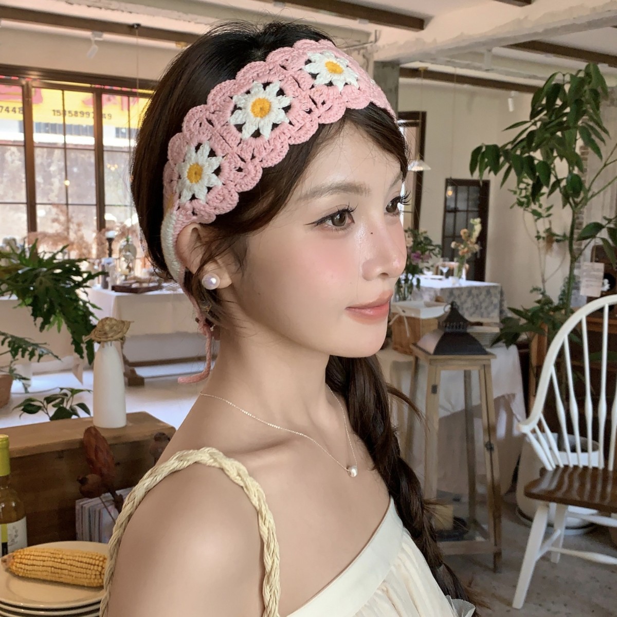 Versión coreana de crochet de punto retro hecho a mano hueco dulce y lindo cinturón para el cabello bufanda triangular de color femenino pañuelo de estilo literario