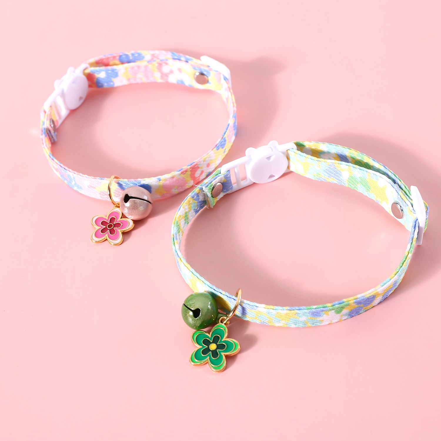 Flores de mascotas collar de campana de sueño gato perro doble hebilla de seguridad collar de collar de colgante de flores japonesas