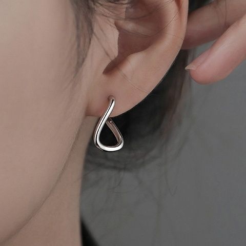 Cold and indifferent wind ear jewelry, irregular simple hoop earrings, trendy Ins style, niche and gentle