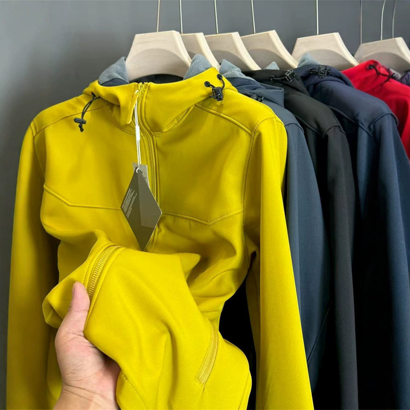 New autumn and winter outdoor casual softshell hooded jacket, windproof and warm, solid color, versatile outerwear, available in couples' styles New autumn and winter outdoor casual softshell hooded jacket, windproof and warm, solid color, versatile outerwear, available in couples' styles