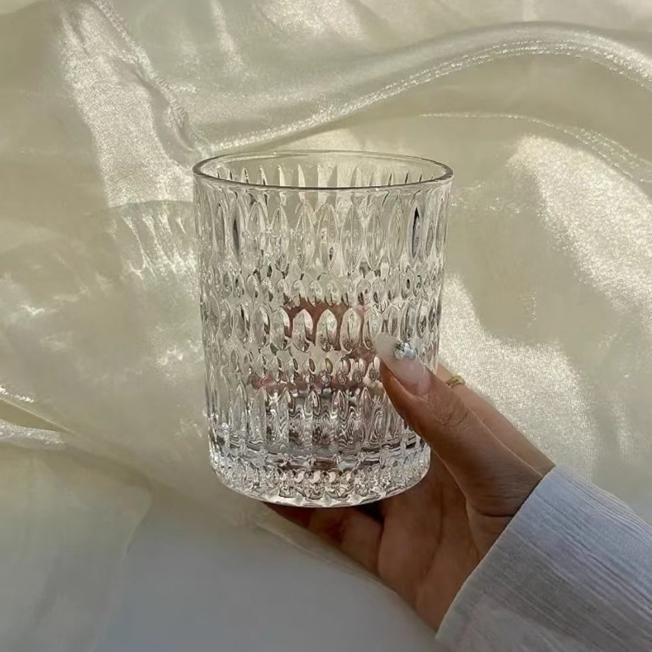 Glass capacious wineglass for whiskey