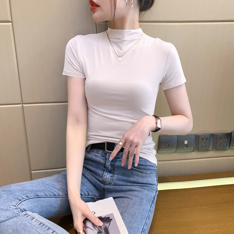 화이트 하프 터틀넥 반소매