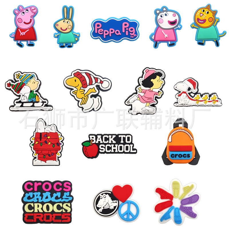 Children's cartoon Snoopy Piggy Cave shoes shoe flower buckle removable PVC material Amazon Children's cartoon Snoopy Piggy Cave shoes shoe flower buckle removable PVC material Amazon