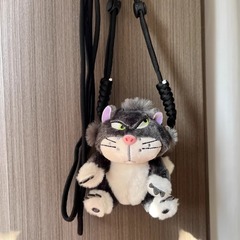ルシファーの猫の漫画の携帯電話のバッククリップのひものぬいぐるみのペンダントの殻の斜めのショルダーはチェーンにまたがって車をかけることができます。