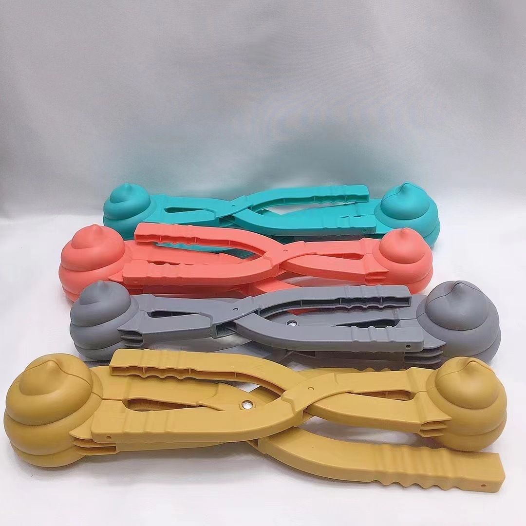 Los niños transfronterizos juegan juguetes de playa de nieve gran caca clip de bola de nieve juego de lucha de nieve clip de nieve