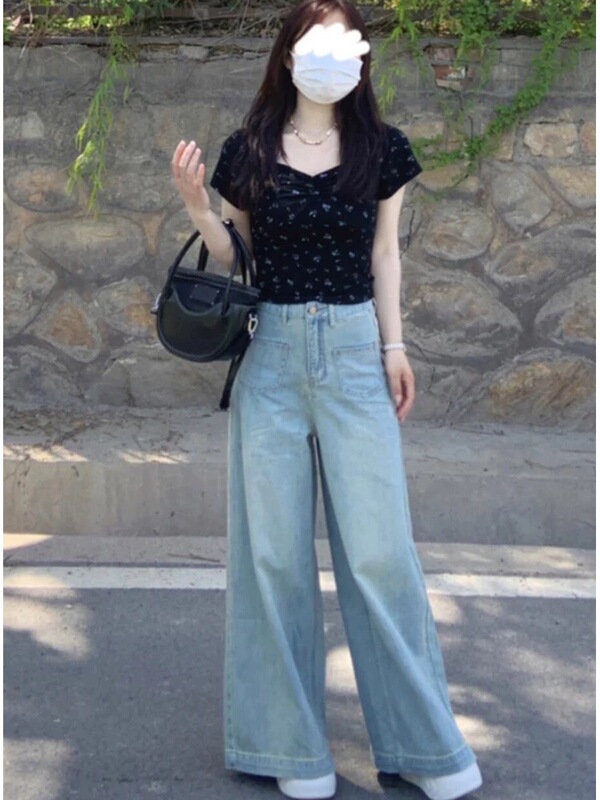 2025 新しい夏の黒の V ネック右肩花柄半袖 Tシャツ女性の韓国スタイル痩身超ショートトップ|undefined