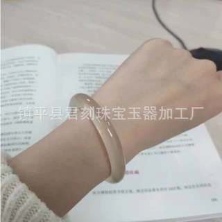高冰白玉髓手镯高品质冰透玉髓手镯马料高冰起荧光玛瑙手镯