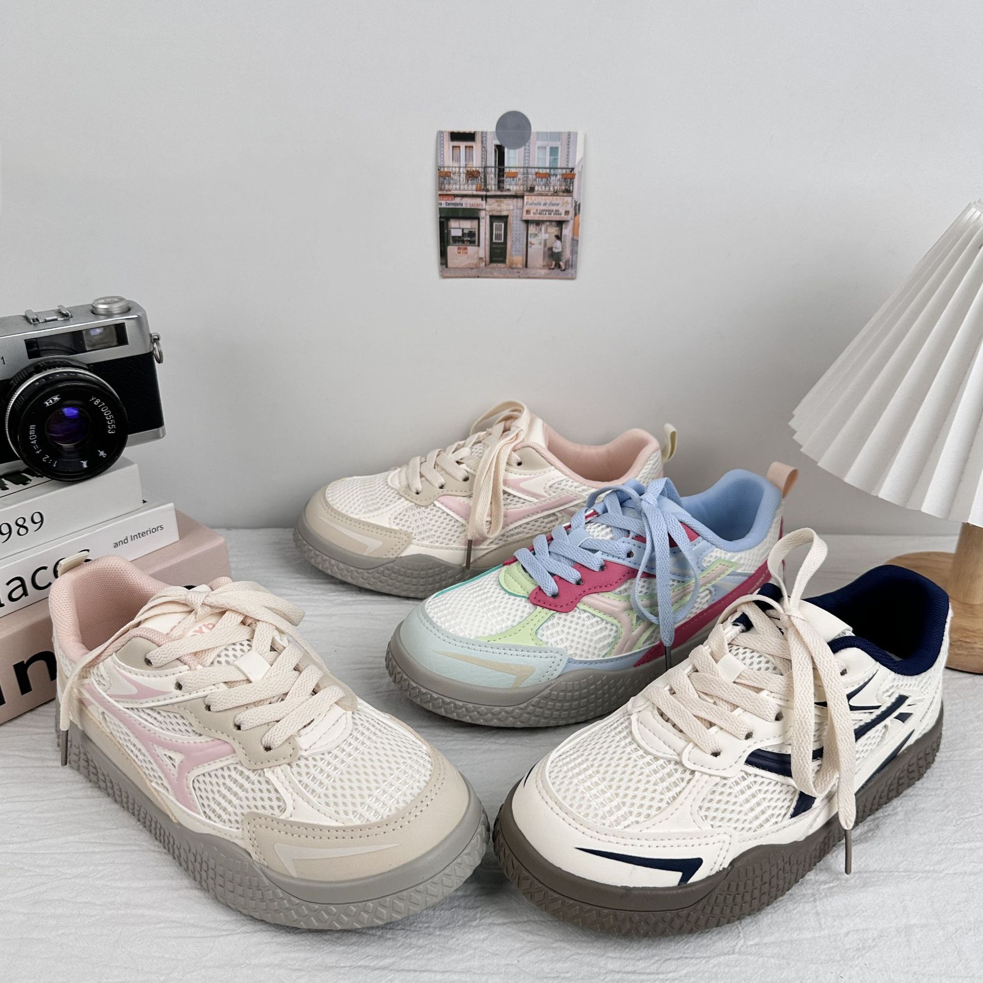 Zapatillas transpirables de malla de onda lejana para mujer 2025 nueva tendencia de verano zapatos casuales de todo fósforo zapatos blancos de suela gruesa para el cabello