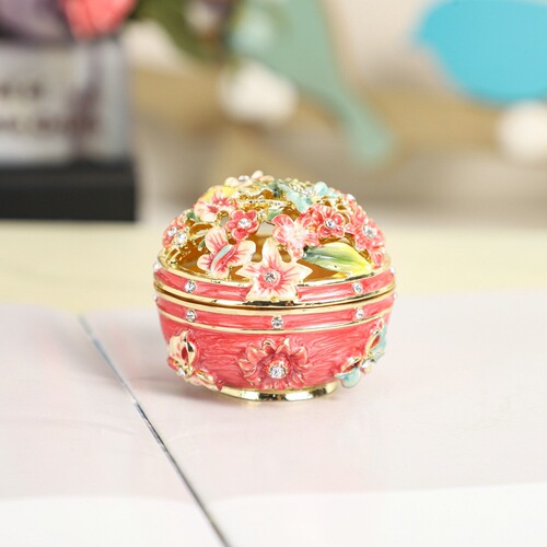 Foreign trade hollow pattern decorative box ring storage box enamel craft gift decorative box wholesale