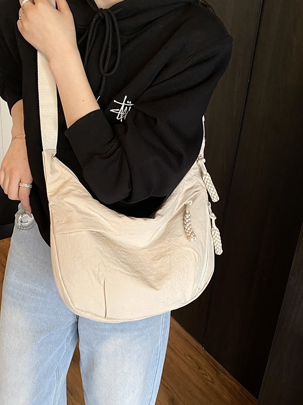 Bolso bandolera minimalista de gran capacidad estilo japonés para mujer, bolso de hombro ligero con textura de nailon, bolso versátil de moda para mujer.