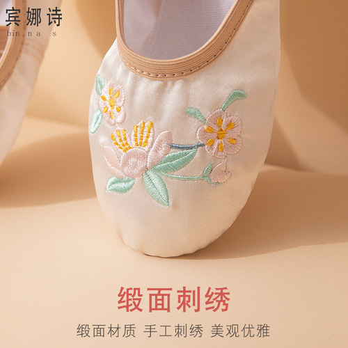 Lace-free Chinese classical Hanfu style children's dance shoes for female toddlers soft-soled ballet shoes cat claw shoes performance shoes