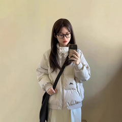 綿の上着の女性の冬の2024の新型の立襟の韓国版のゆったりしている短いタイプの羽毛の綿服の小さい子供の学生の綿服のコート