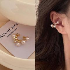 Sparkling Pearl Stud Earrings for Women without Piercing, Unique Design Bone Clips, 2023 New Trendy Earrings