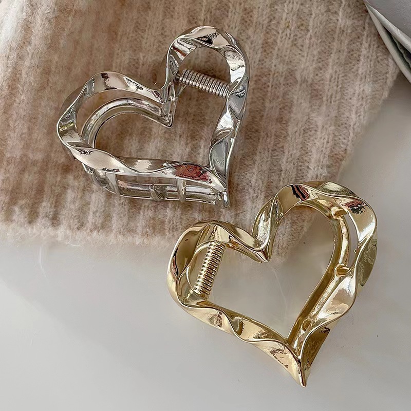 1 Piece Quantity Casual, Daily Occasion Alloy Material Vintage Style Heart Shape Alloy Hair Claws