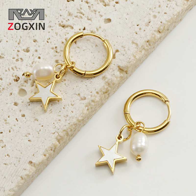 Pendientes de acero de titanio europeos y americanos transfronterizos diseño de nicho estilo ins pendientes de estrella de concha de perla natural de acero inoxidable de 18 quilates para mujeres