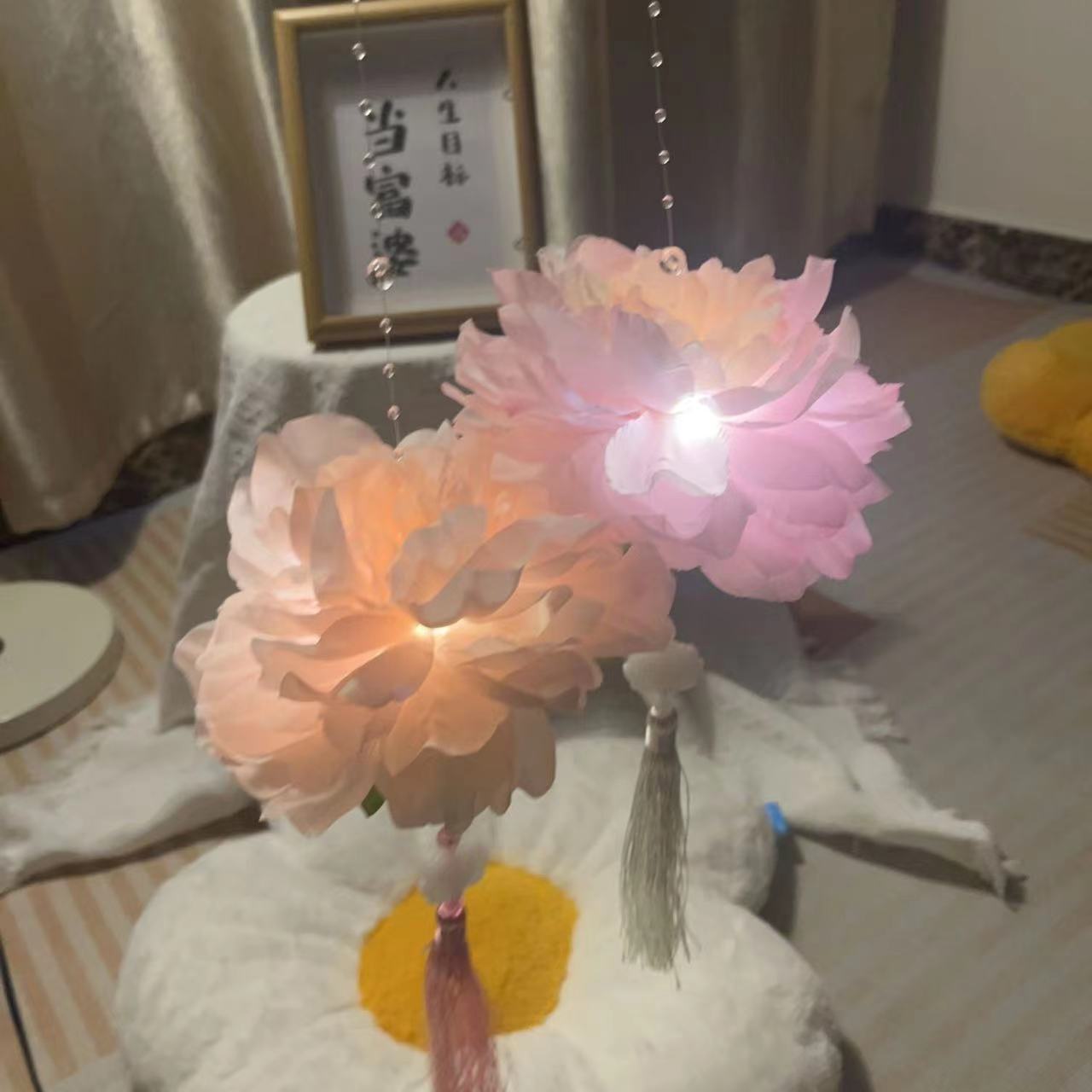 Nueva lámpara de flor portátil de emisión de luz lámpara de loto linterna de loto terminado hanfu foto apoyos noche mercado puesto al por mayor