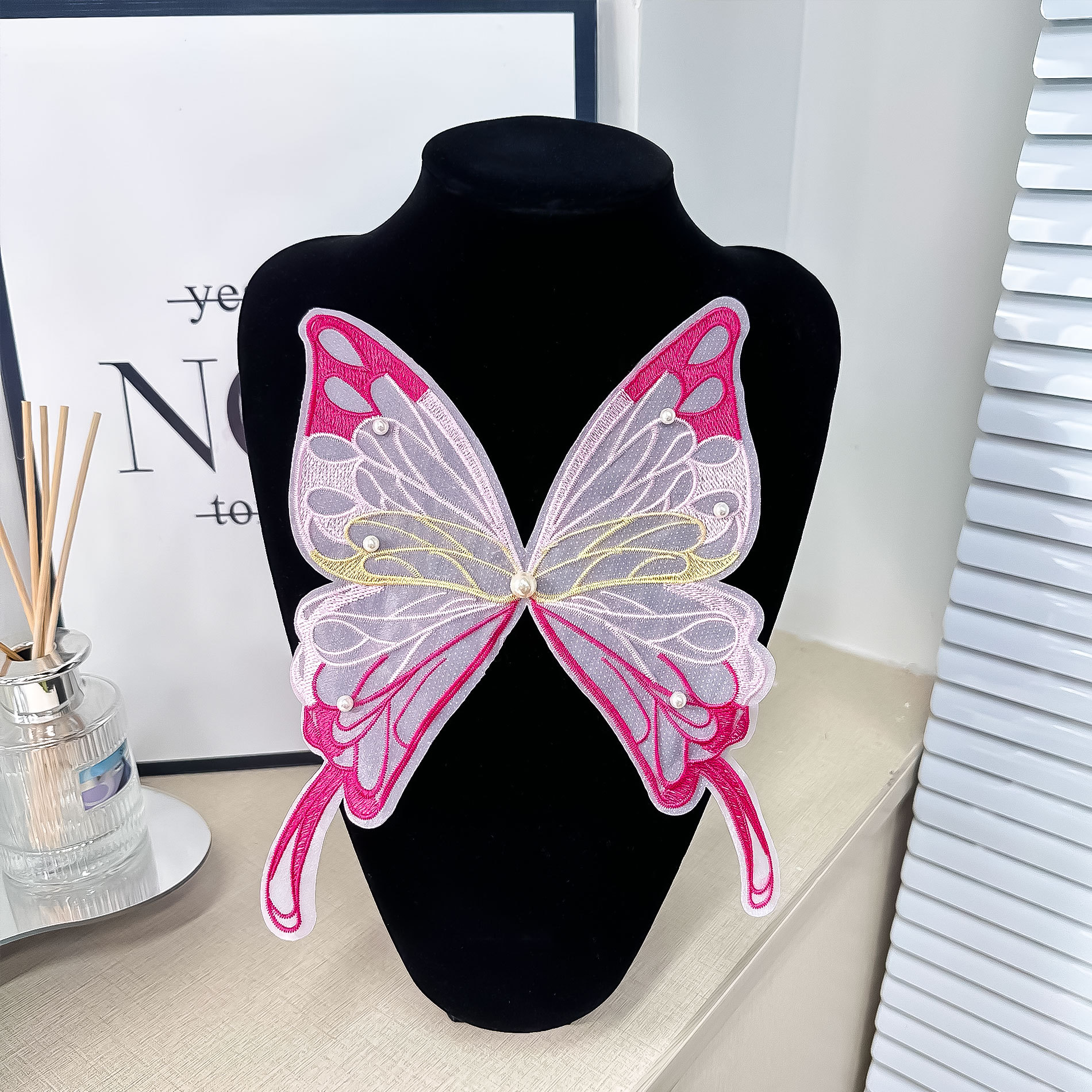 En stock, bordado de organza, colorida mariposa de perlas tridimensional, horquilla no adhesiva, accesorio para el cabello para ropa infantil, decoración de parches de tela