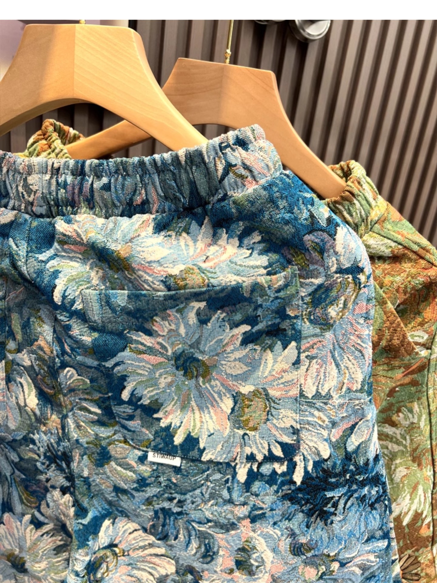 Retro Floral Print Shorts For Men Women, Loose Fit 5-Inch Casual Beach Shorts With All-Over Vintage Pattern, Lightweight Summer Streetwear_viptrois.com