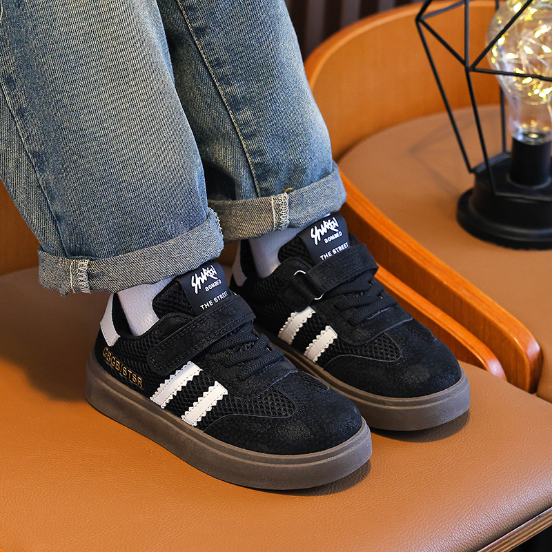Zapatos de skate para niños 2025 nuevos niños primavera y otoño baja malla transpirable zapatos deportivos casuales antideslizantes zapatos de entrenamiento alemán