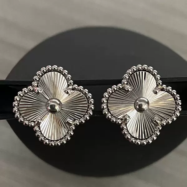 Platinum [Laser Style 1.5cm] Stud Earrings