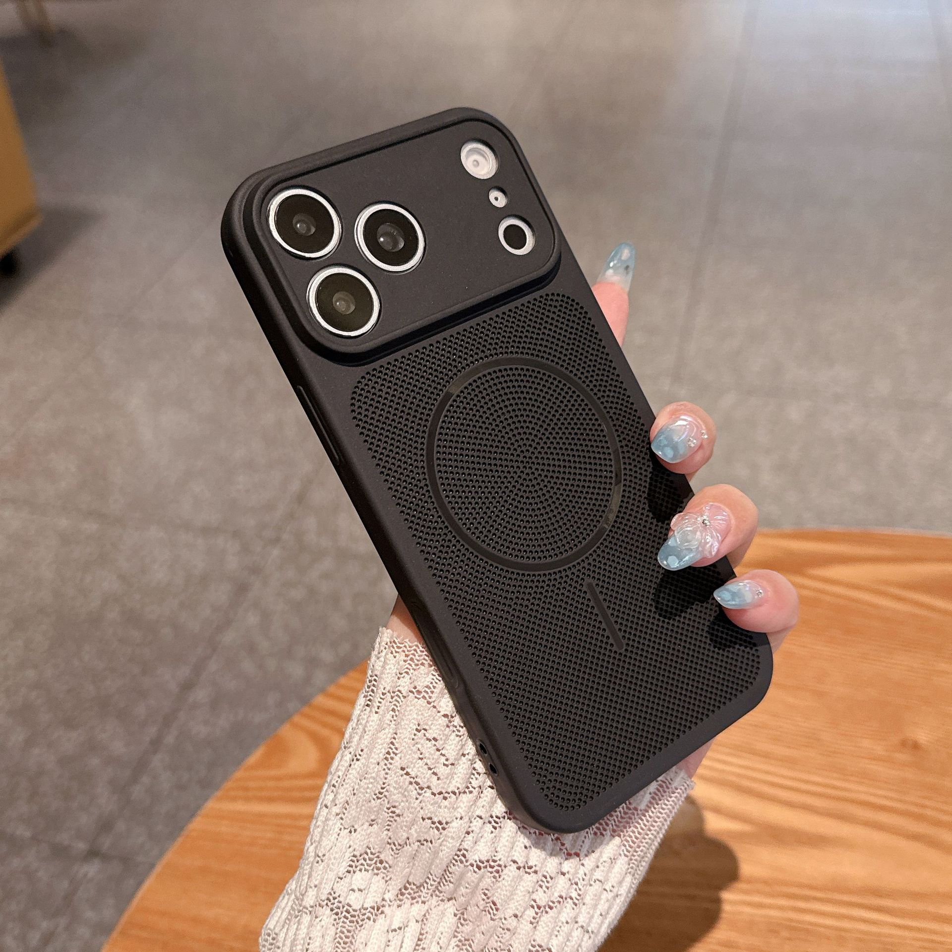 Funda de Malla Transpirable para iPhone 17 de Silicona, Disipación de Calor image 11