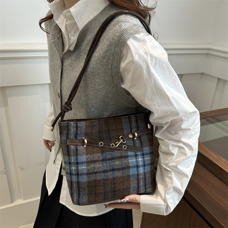 Bolsa de mano de tela a cuadrícula de gran capacidad para viajar bolsas de mujer 2024 nuevo otoño invierno exterior ocio bolsas de cubo de hombro