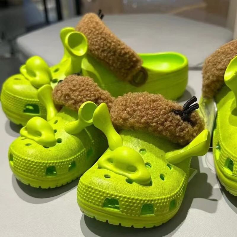 Celebrity Outdoor Shoes, Non-Slip, Fashionable, Comfortable and Trendyy 2025 New Men's and Women's Same Style Crocs Shrek