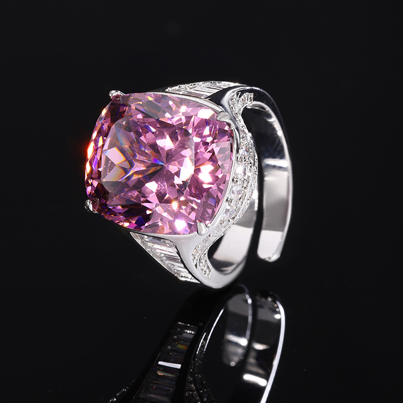 2024 Zhuangshengsheng Jewelry Fondo de cobre chapado en oro simulación de moda retro corindón gordo anillo cuadrado femenino 14*16 al por mayor