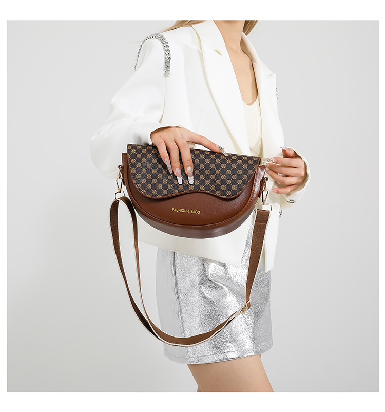 Simple and beautiful one shoulder underarm bag trend 2024 new wide shoulder strap saddle bag semi circular stylish messenger bag for women_voghion.com