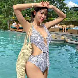跨境性感深V比基尼连体三角小胸聚拢简约性感露背bikini度假泳衣