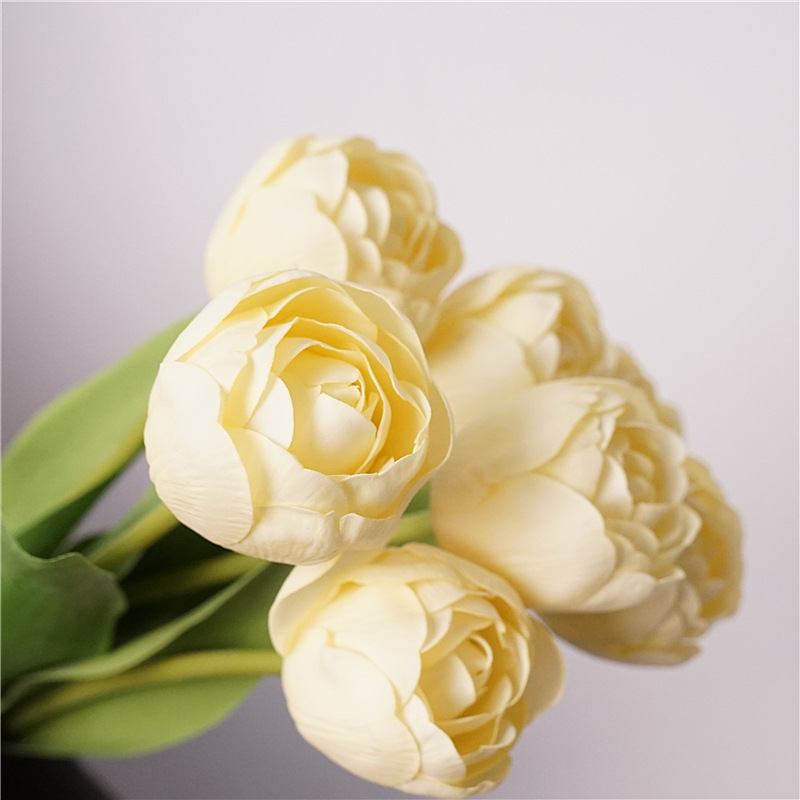 Lujo ligero simulación de camélia Tulip habitación decoración de la sala de estar decoración de alojamiento residencial ramo de flores de mano posando props de fotografía