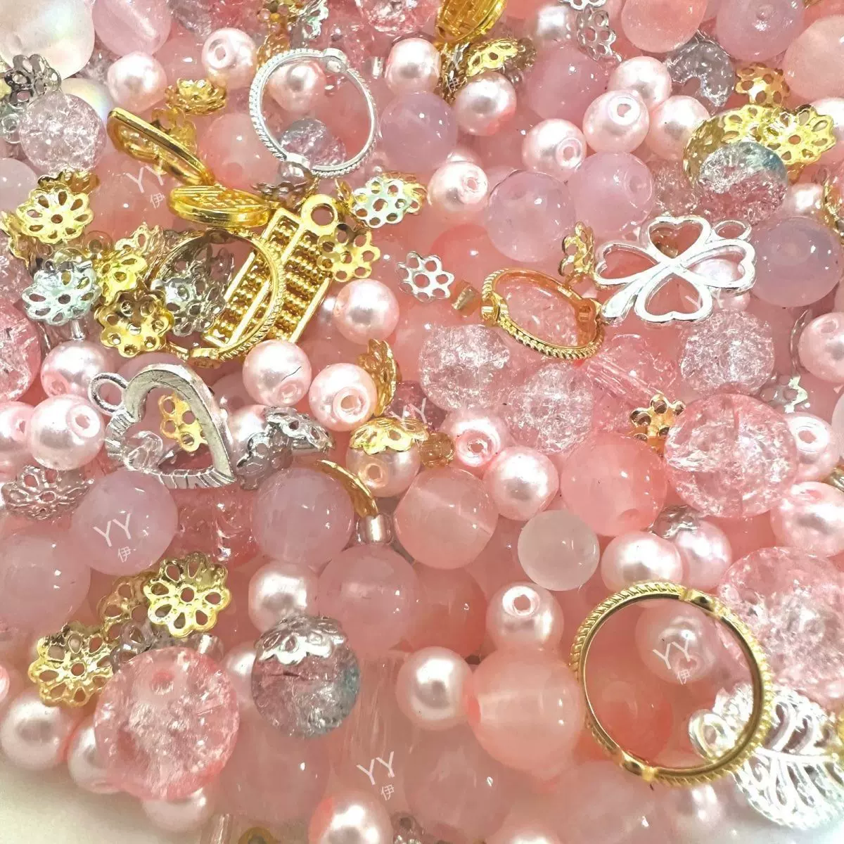 新店开业:DIY手工琉璃珠地摊/手链/手机链/项链(厂家批发)