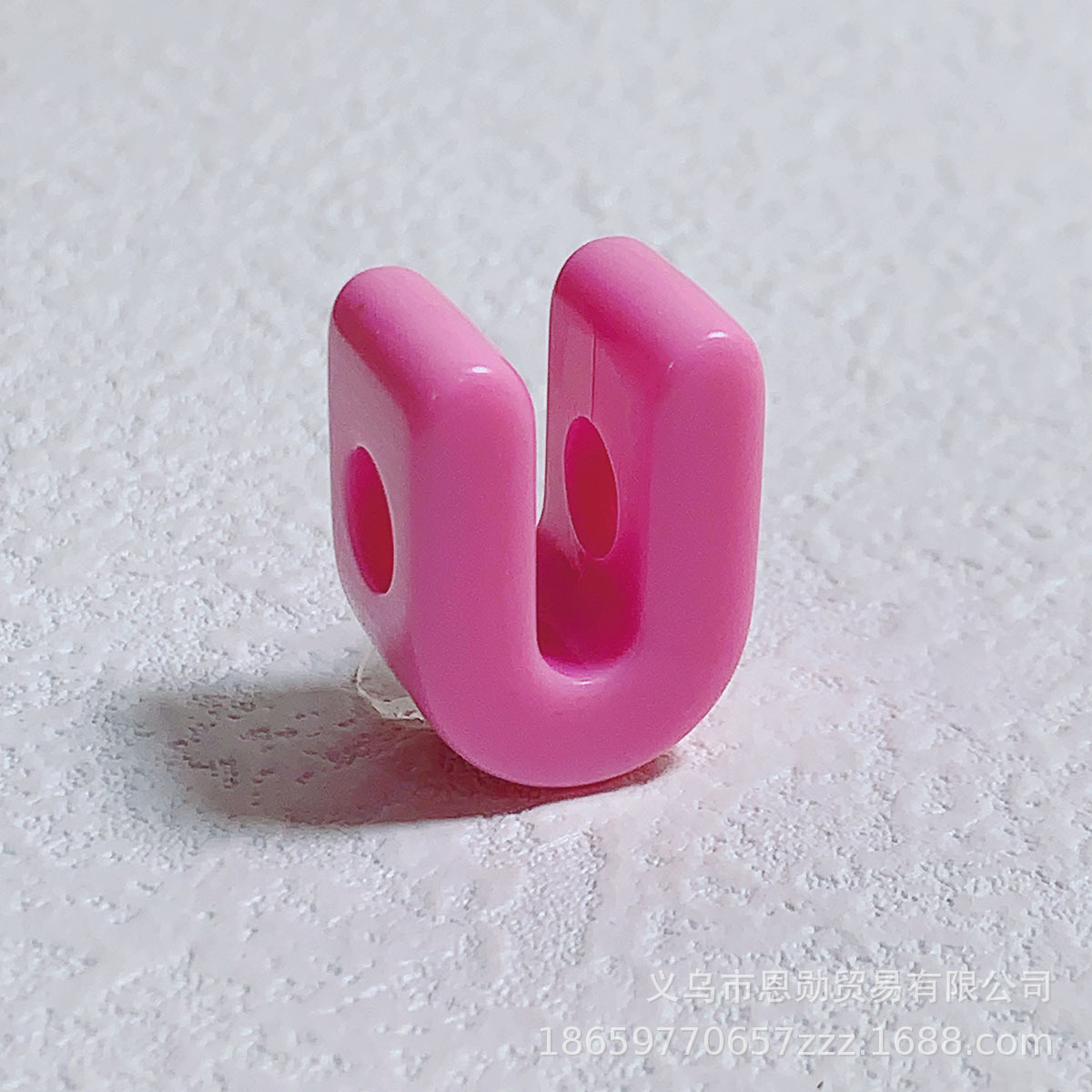 U (pink)