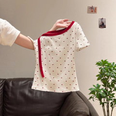 2025 ラブプリントホワイトオフショルダー半袖 Tシャツ女性の夏の新しいストラップデザインスリム甘いスパイシートップ