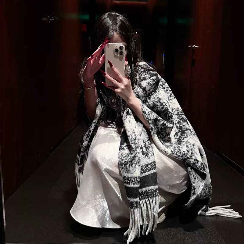 高级感水墨画披肩女外搭2025新款韩版高级披风斗篷韩国围巾仿羊绒
