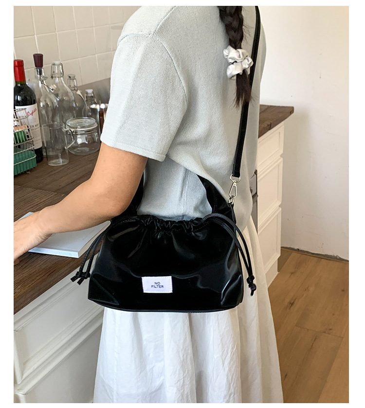 New 2025 Pleated bag for women, large-capacity, fashionable and versatile shoulder bag, nylon fabric casual commuting crossbody bag for women undefined
