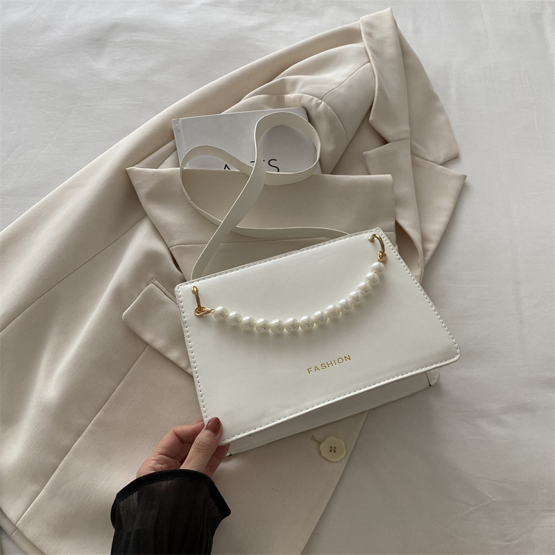 Bolso de nicho de sentido de alta gama para mujer 2024 nuevo bolso de hombro de cadena de perlas de moda salvaje bandolera bandolera