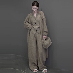 中长款慵懒高级感针织套装女秋冬新款毛衣外套马甲阔腿裤三件套厚