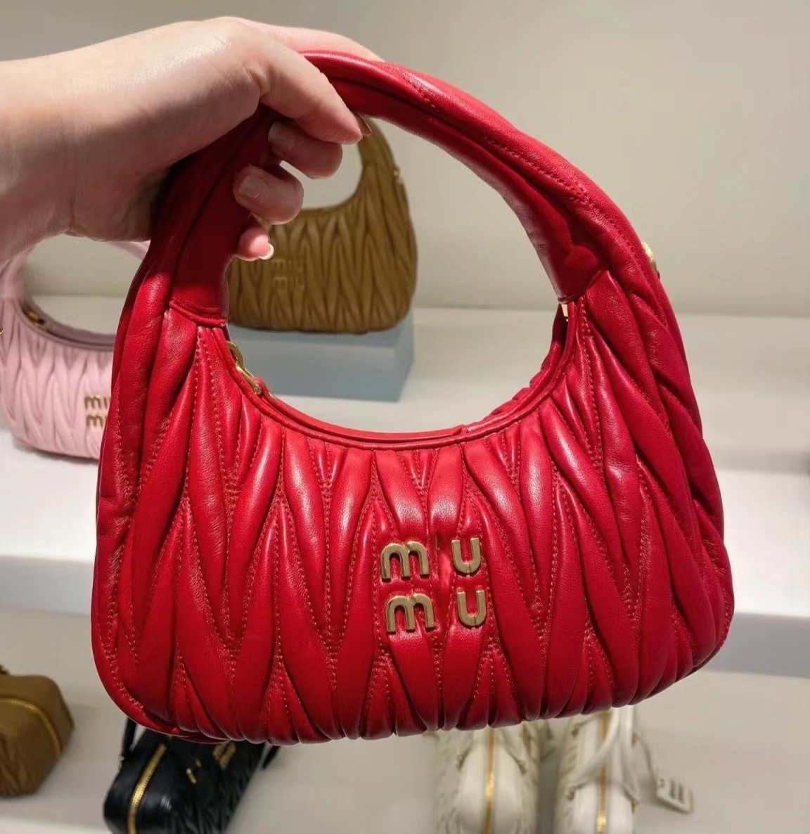 El mismo bolso de nubes plisadas de la casa de miu, la moda lingge embroidery Wire dumplings, bolso de mano, bolso de hombro único, bolso de Hobe transfronterizo