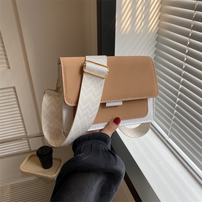 Moda retro simple temperamento amplio cinturón de hombro mochila de hombro para mujeres 2023 otoño y invierno versátil bolso pequeño coreano