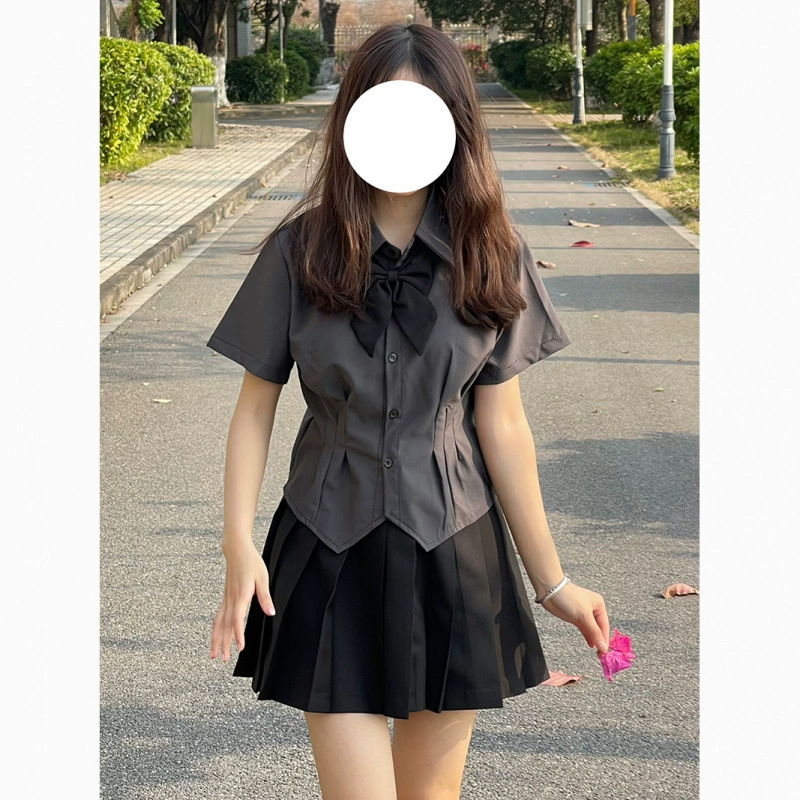 Комплект рубашки с завышенной талией, серая рубашка JK, короткий рукав, черная плиссированная юбка, униформа, стройный, сладкий, пикантный топ, прямая продажа через границу