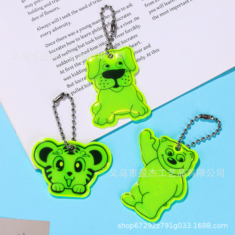 Colgante reflectante seguridad nocturna al aire libre dibujos animados tigre pequeño carro modelado llavero