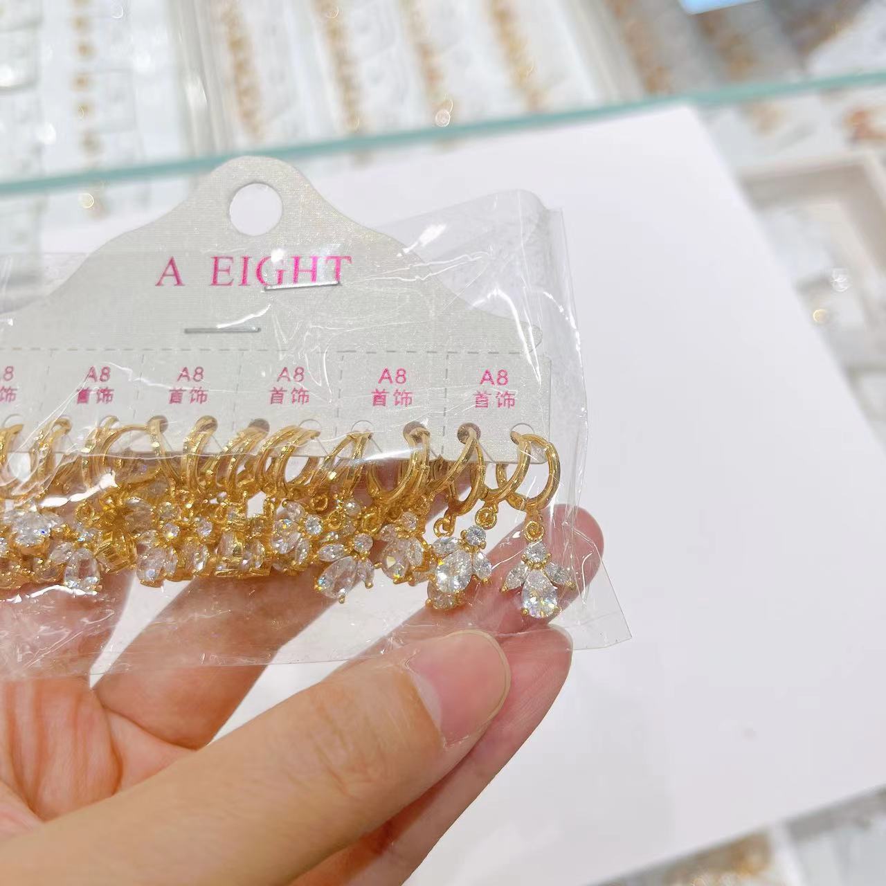 Botones transfronterizos de gota de agua pendientes de diamante chapados en oro pendientes de borda pendientes de zircón artificial pendientes de orejas nuevas orejas para mujeres